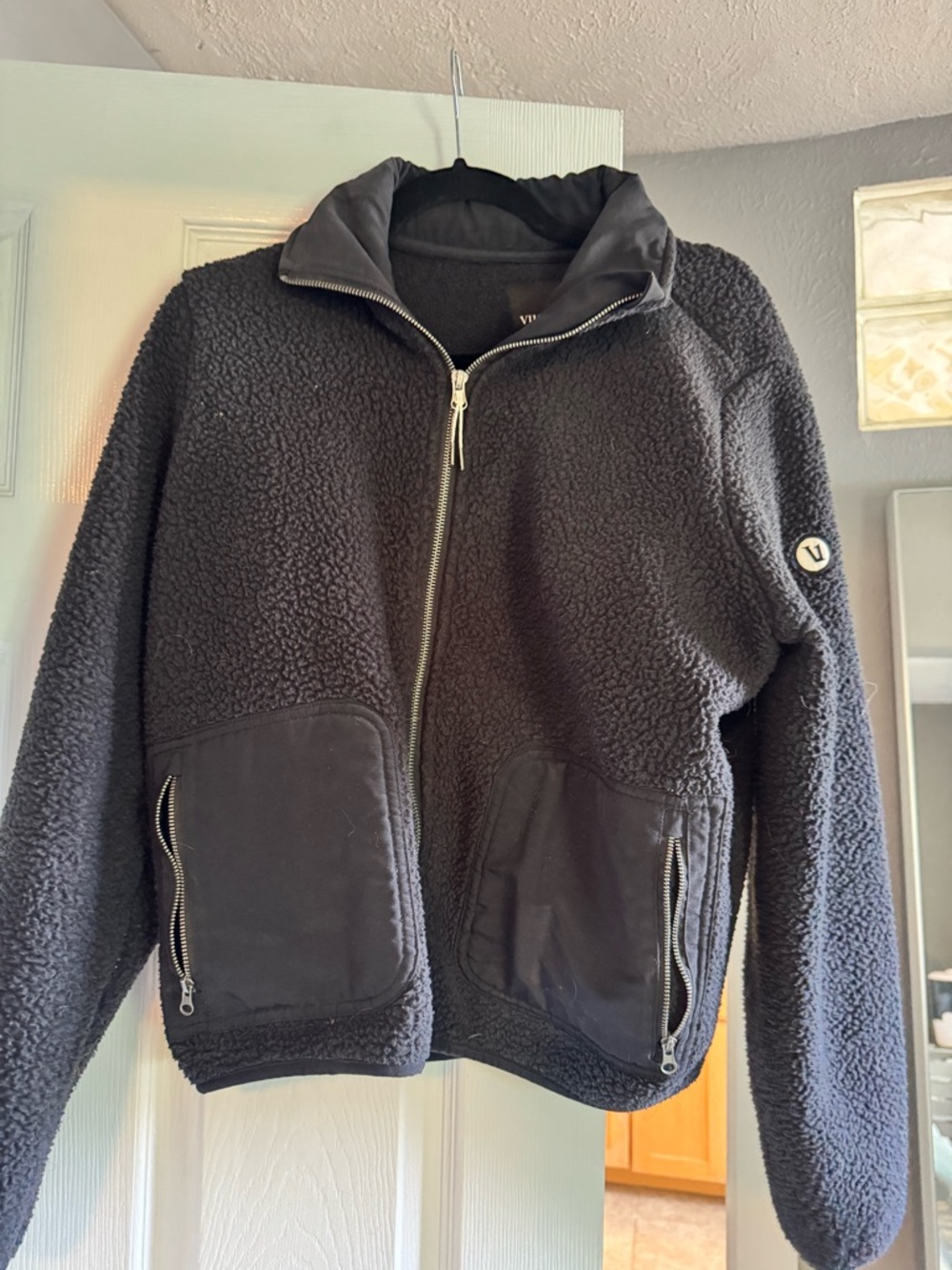 Vuori Black Sherpa Puffer Jacket with Zip Pockets